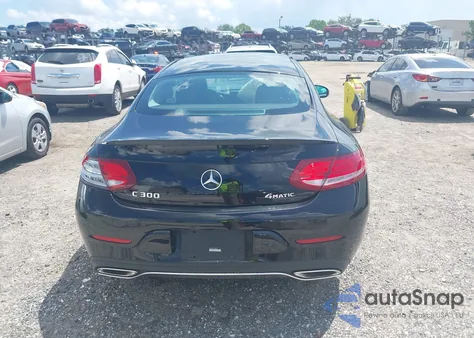 2017 Mercedes-Benz C 300 4Matic z USA, uszkodzony, nr VIN WDDWJ4KB5HF448505